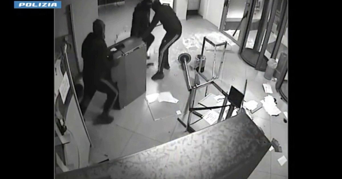 Rapinano un banca a Caserta, criminali arrestati in Bosnia-Erzegovina