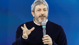 Sparimento delle poltrone dentro il Pd in Campania. Scoppia la rivolta interna ai dem