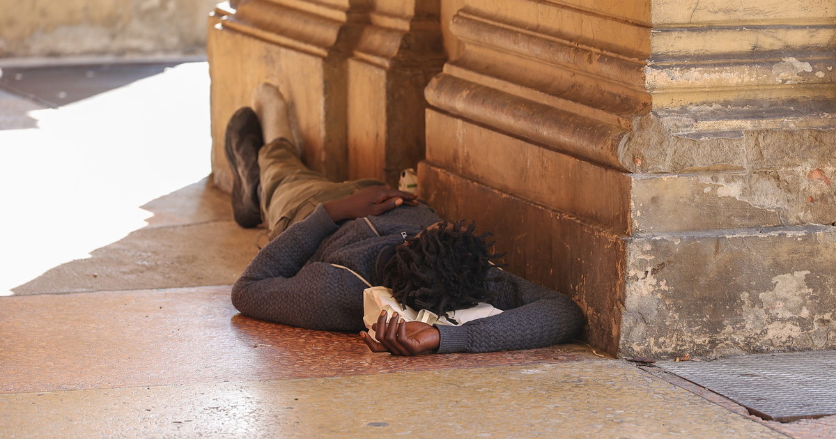 l ultima follia della sinistra a bologna distribuite pipe per il crack indegno