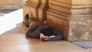 L'ultima follia della sinistra a Bologna: distribuite pipe per il crack. “Indegno”