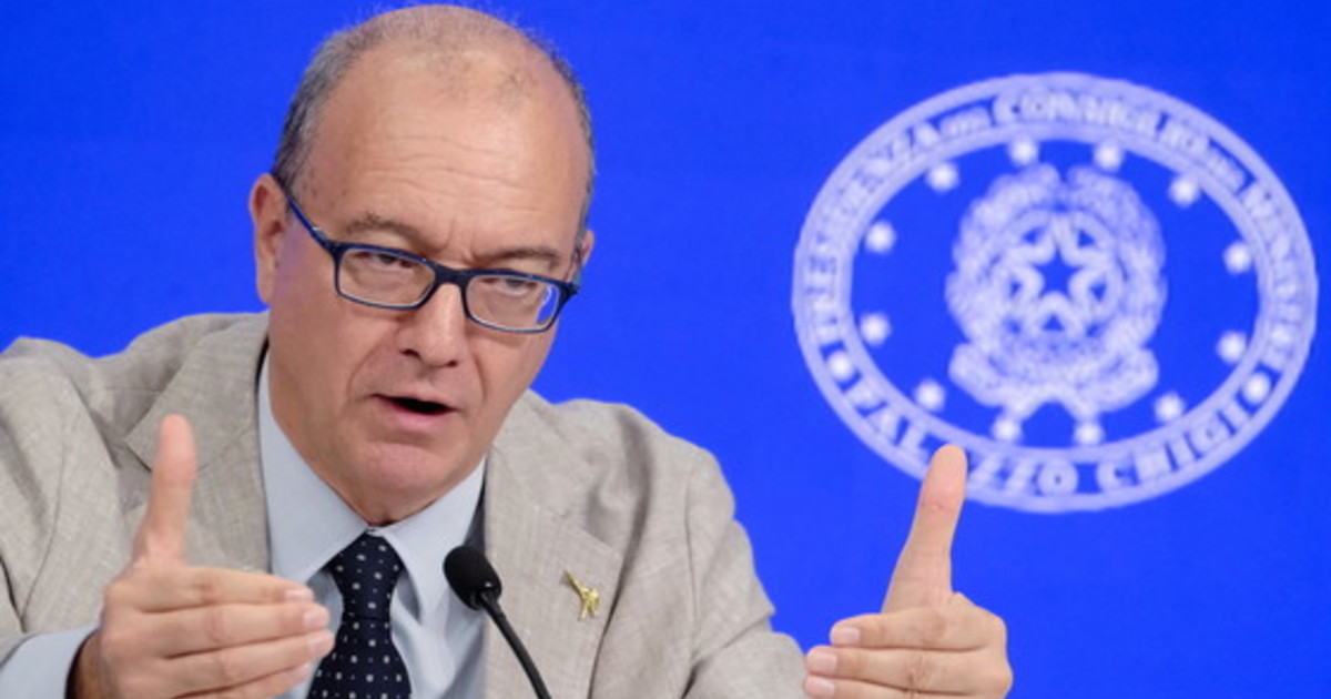 Pipe gratis a chi fuma crack? Valditara: la politica non può favorire la droga Pipe gratis a chi fuma crack? Valditara: la politica non può favorire la droga