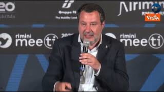 Salvini scherza: Continuo a parlare milanese nonostante Macron si sia offeso Salvini scherza: Continuo a parlare milanese nonostante Macron si sia offeso