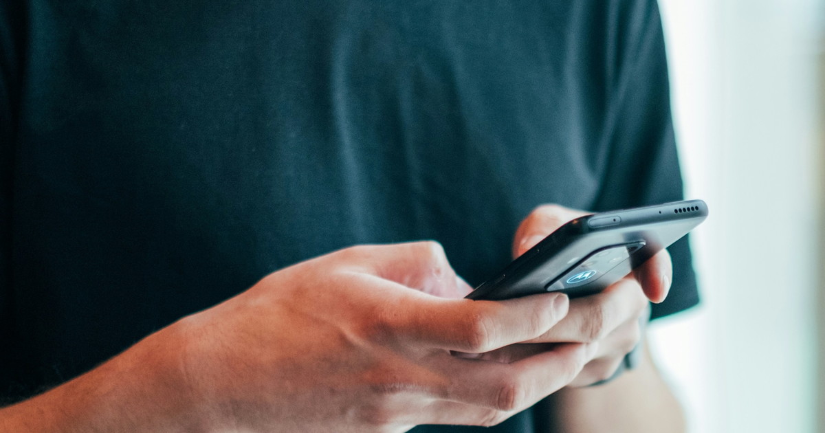 foto social e commenti sessisti nel forum choc anche meloni e schlein