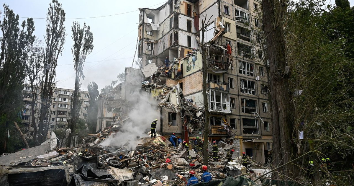 Nella notte altro raid russo su Kiev, Zelensky “Almeno 8 morti”