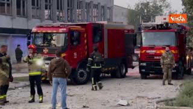 Guerra in Ucraina, gli effetti del bombardamento russo su Kiev nella notte