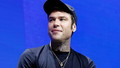 In barca con La Russa e Santanché, Fedez fa impazzire (ancora) la sinistra