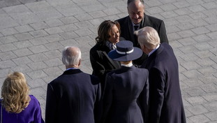 Trump revoca la scorta di Kamala Harris. E' una vendetta, il motivo