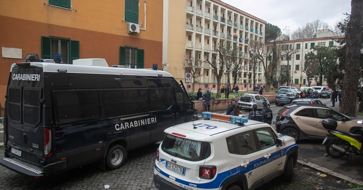 Giornalista Mediaset e la troupe aggrediti al Quarticciolo: come finisce la storiaccia