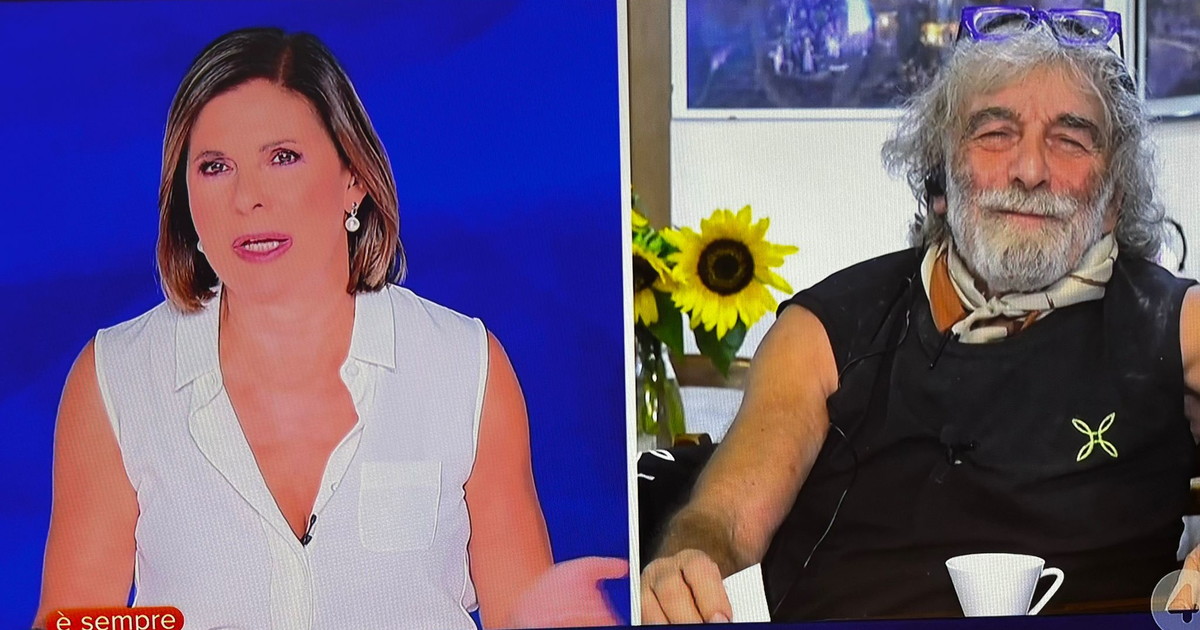 Corona ricorda Emilio Fede. Poi la battuta: "Chi più di me ha fatto..." Corona ricorda Emilio Fede. Poi la battuta: "Chi più di me ha fatto..."