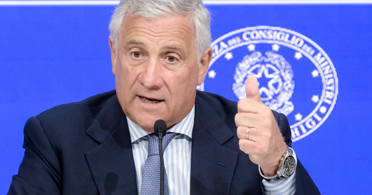 tajani ci fai schifo i giovani del pd perdono la testa manifesti choc e parole da estremisti