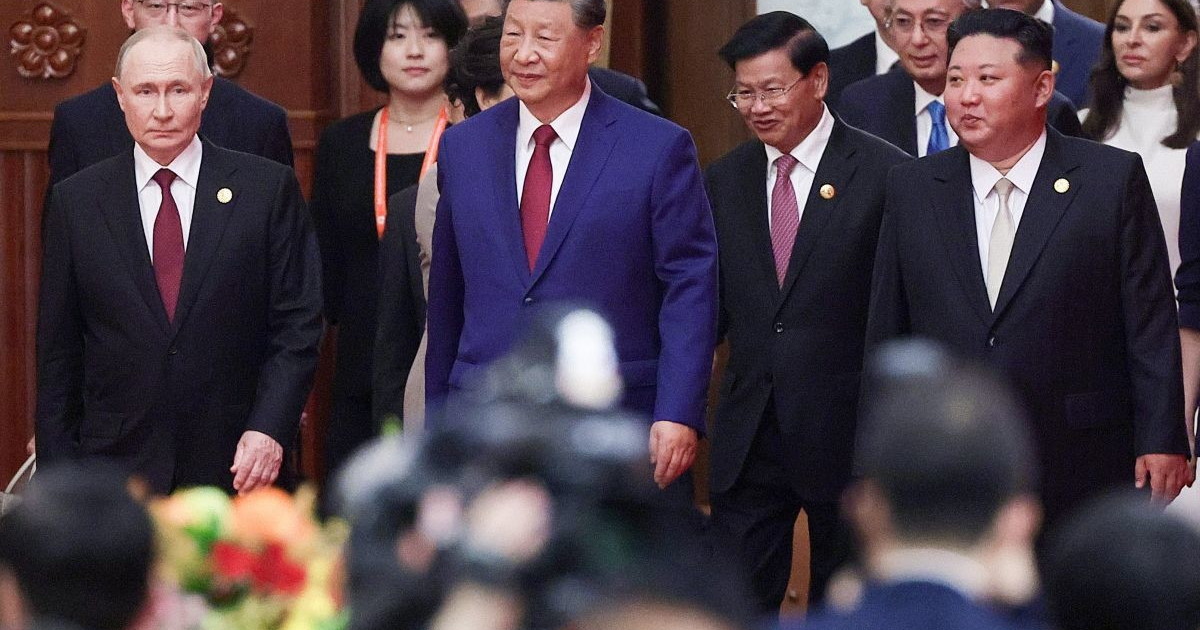 Kitajska na paradi ob obletnici konca druge svetovne vojne razkazovala novo orožje v prisotnosti Putina, Kima in drugih voditeljev