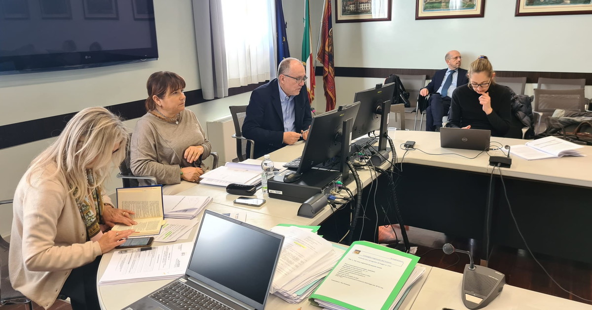 Comunicato Stampa: CRV Primo ok a Pdl su interventi per permanenza nel mondo del lavoro delle persone con disabilità Comunicato Stampa: CRV Primo ok a Pdl su interventi per permanenza nel mondo del lavoro delle persone con disabilità