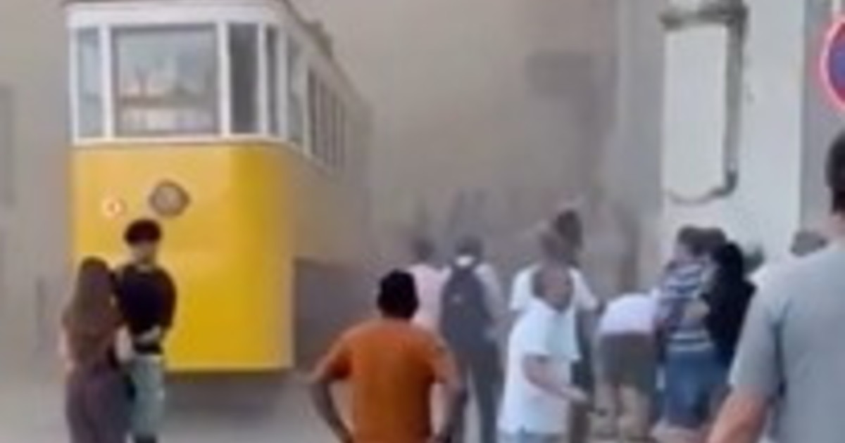 Deraglia la funicolare "Gloria" a Lisbona: ci sono almeno 15 morti e 20 feriti