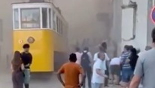 Deraglia la funicolare Gloria a Lisbona: ci sono almeno 15 morti. Cordoglio di Meloni