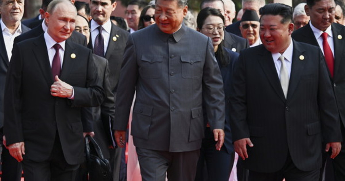 Ucraina, Putin sfida Zelensky: Venga a Mosca. In Cina al fianco di Xi e Kim