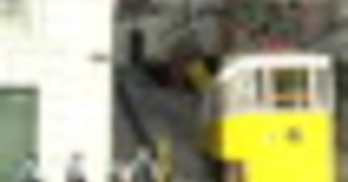 Polizia sul luogo incidente funicolare Lisbona: sale a 17 numero morti