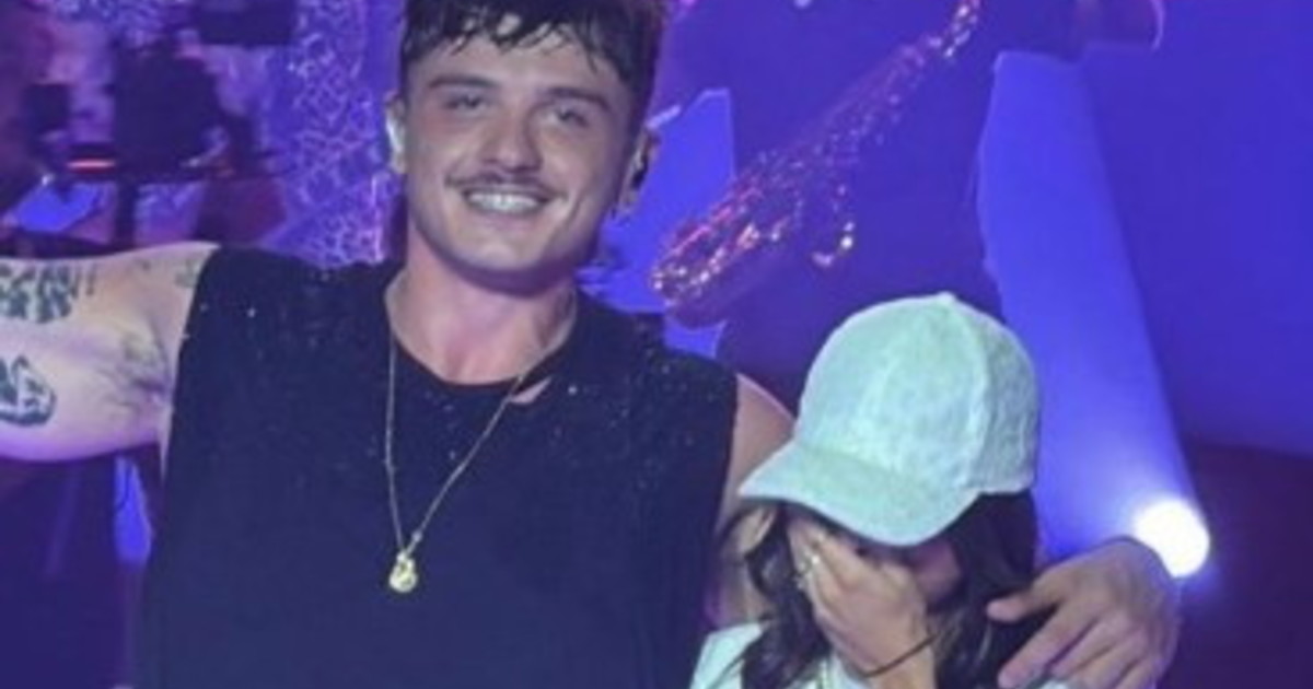 Angelina Mango è tornata: l'esibizione a sorpresa con Olly e la commozione