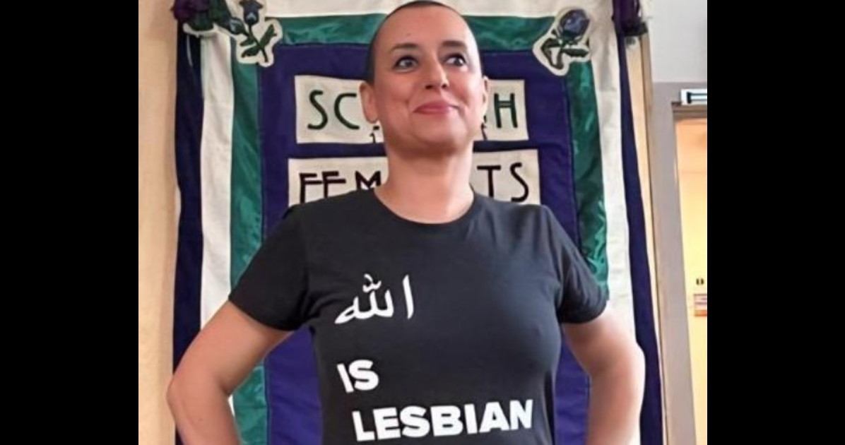 femminista indossa una maglia con la scritta allah 232 lesbica 2 anni e mezzo di carcere
