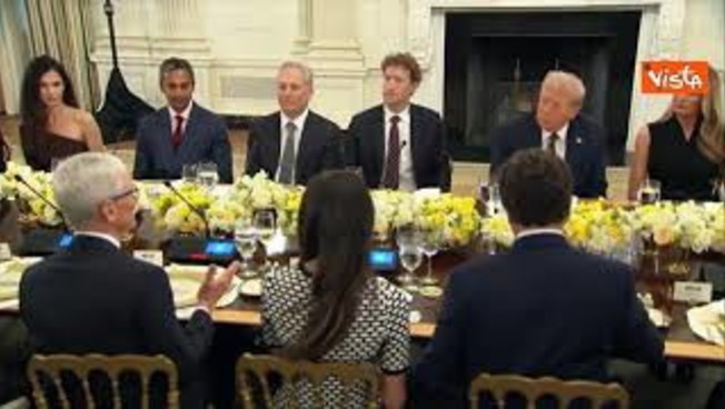 Tehnološki voditelji hvalili Trumpa na večerji v Beli hiši, Musk ni bil prisoten