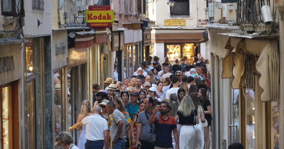 il caso shakira la borseggiatrice record di venezia condannata e subito in libert224