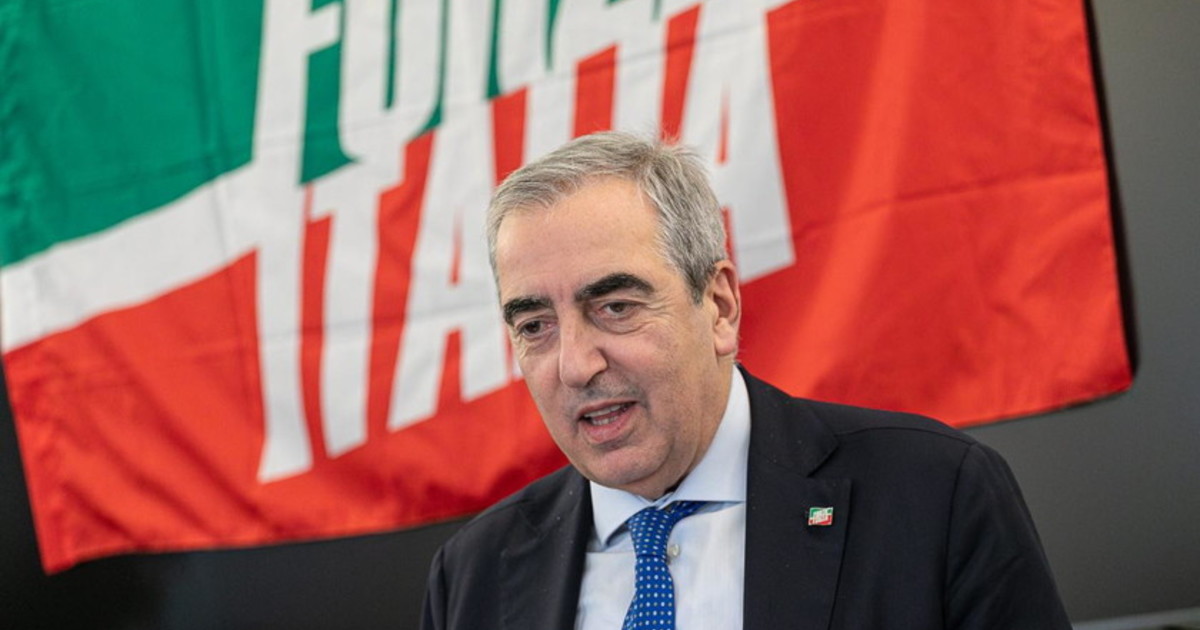 Leoncavallo, Gasparri tuona: "Inaccettabile, solidarietà alle forze dell