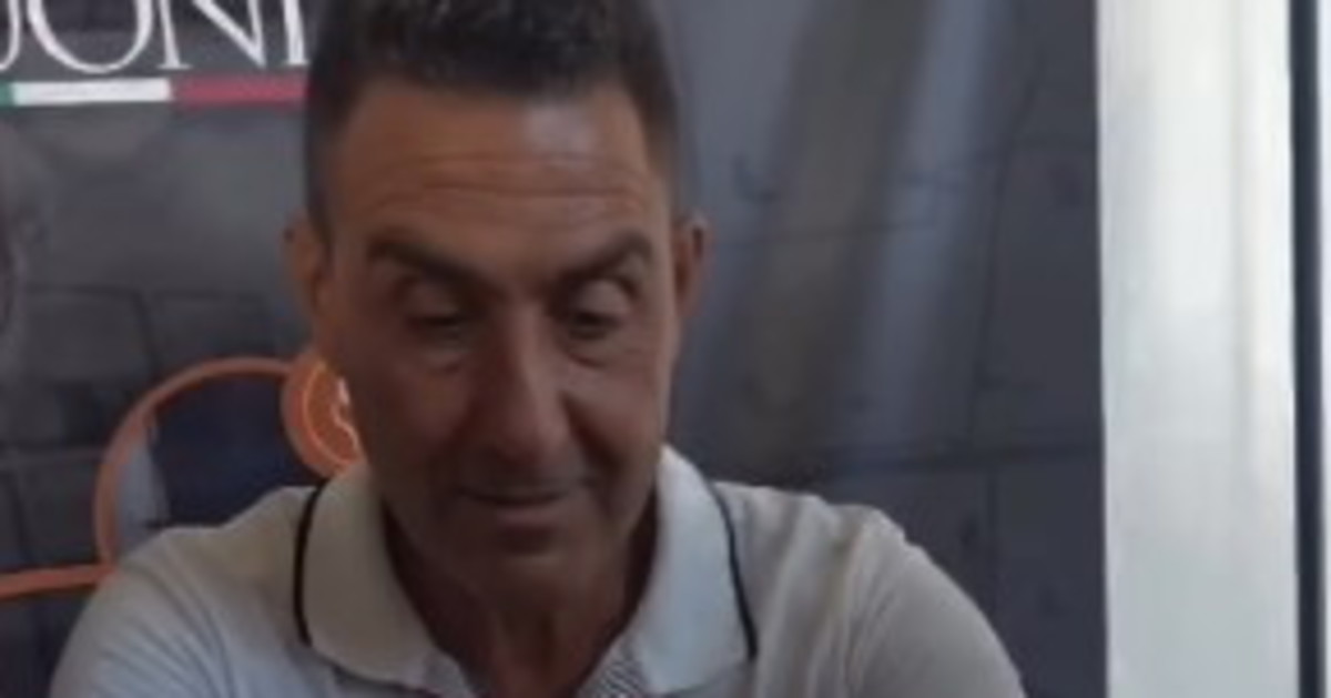 vannacci lancia il suo sigaro via social si fuma solo a destra