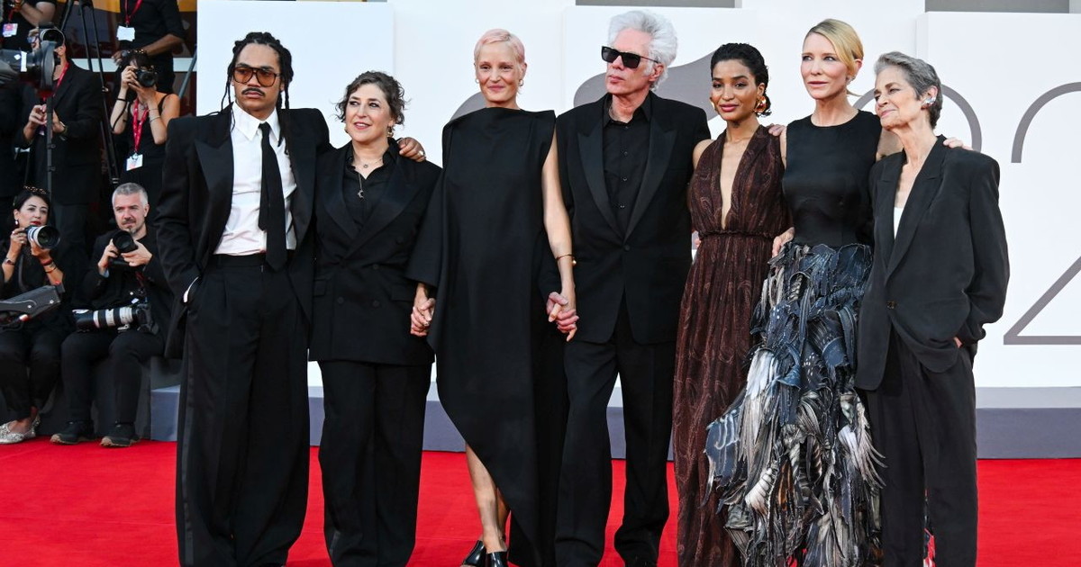 A Venezia Leone d'oro a Jarmush, premiati Servillo e Rosi