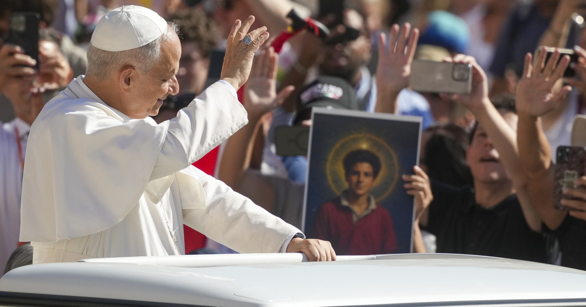 Acutis e Frassati, Leone ai giovani: non sprecate la vita. Chi sono "il Santo di internet" e "l'alpinista di Dio"