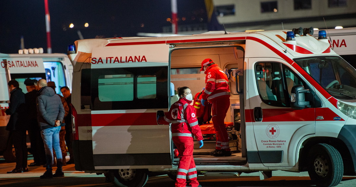 Moto si schianta contro un muro: morti un 19enne e una 18enne Moto si schianta contro un muro: morti un 19enne e una 18enne