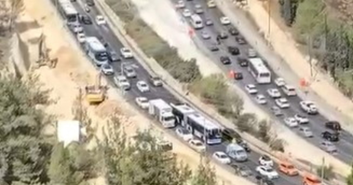 Due terroristi palestinesi aprono il fuoco su un autobus a Gerusalemme. Chiusi i valichi di frontiera Due terroristi palestinesi aprono il fuoco su un autobus a Gerusalemme. Chiusi i valichi di frontiera