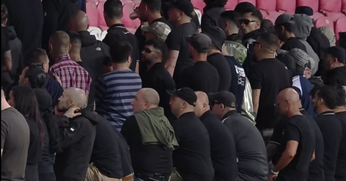 Israele Italia, lo sfregio degli ultras italiani: di spalle per l Israele Italia, lo sfregio degli ultras italiani: di spalle per l