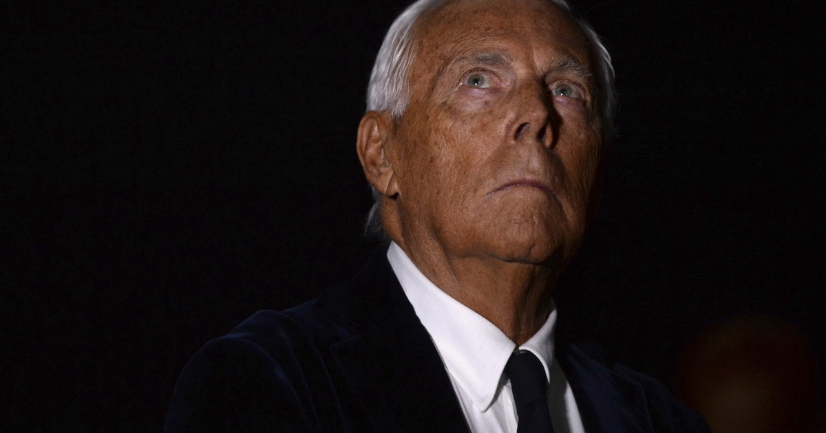 Armani prepara la Borsa e parlerà straniero. Aperto il testamento: così il marchio sarà al sicuro Armani prepara la Borsa e parlerà straniero. Aperto il testamento: così il marchio sarà al sicuro