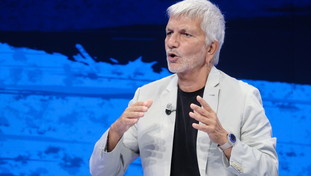 Il ritorno di Vendola e l'assalto alle tv spaccano la sinistra. Pd e M5S già protestano