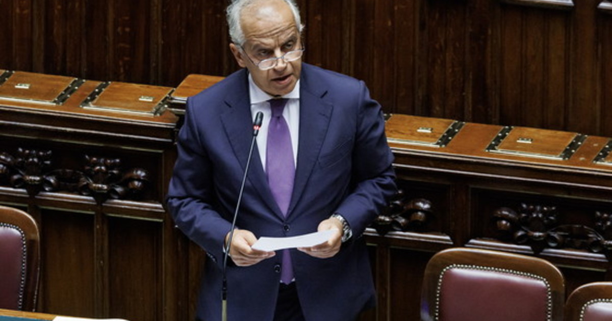 Piantedosi rafforza le scorte: È doveroso dopo l'inasprimento dei toni