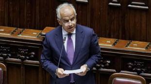 Piantedosi rafforza le scorte: È doveroso dopo l'inasprimento dei toni