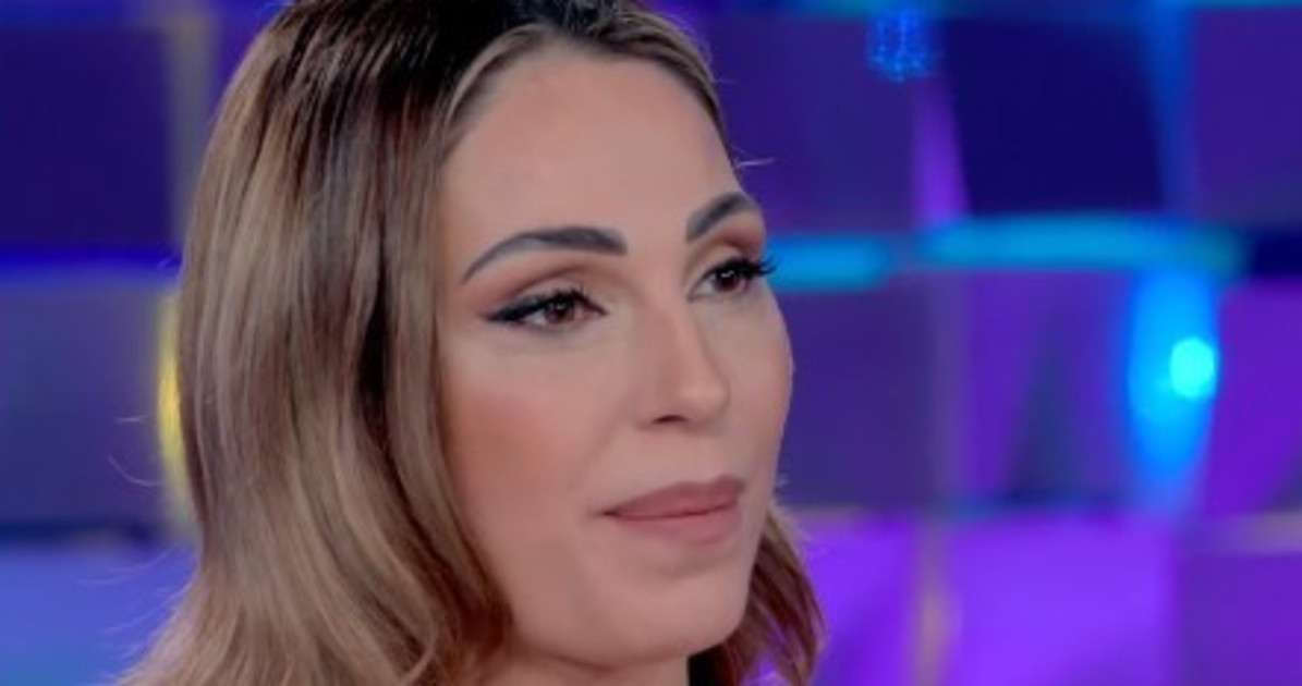 Anna Tatangelo aspetta una femminuccia: "Si chiamerà Beatrice". Chi è il padre