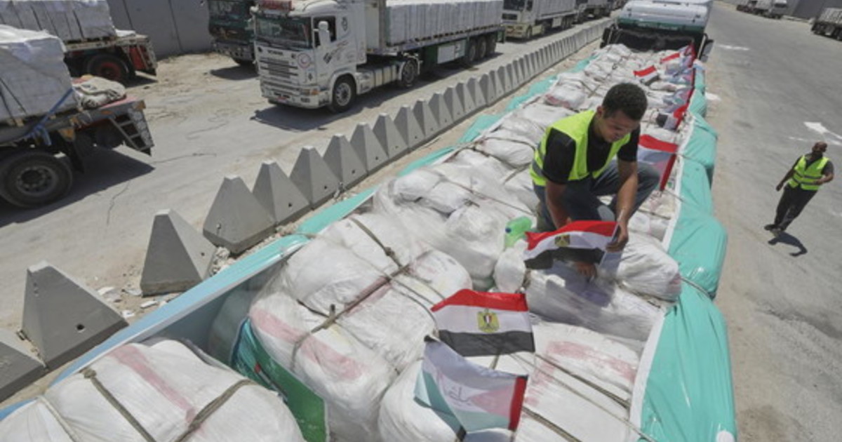 Camion e autocisterne, i veri numeri degli aiuti a Gaza