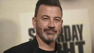 Le frasi choc su Kirk costano caro a Jimmy Kimmel. Show sospeso, Trump gongola