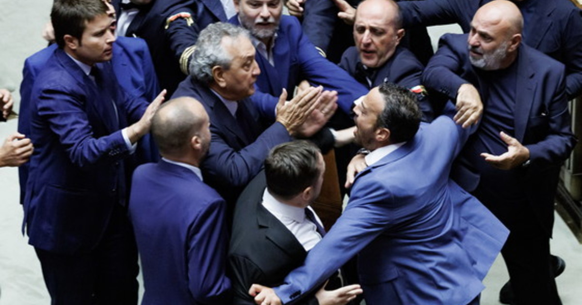 Sì alla separazione delle carriere e la sinistra perde la testa: caos alla Camera