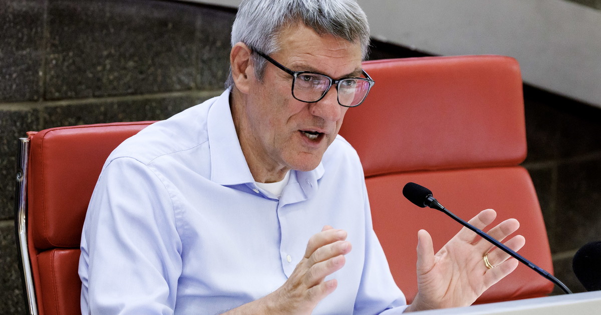 "Decidere da che parte stare": Landini blocca l
