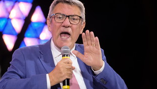 Il feroce SALANDINO: cavalca la battaglia ProPal e blocca l'Italia per lo stop al genocidio