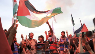 Pd, M5S e AVS sulla Flotilla. Intanto il giornalista Tommasi chiede soldi per un ristorante