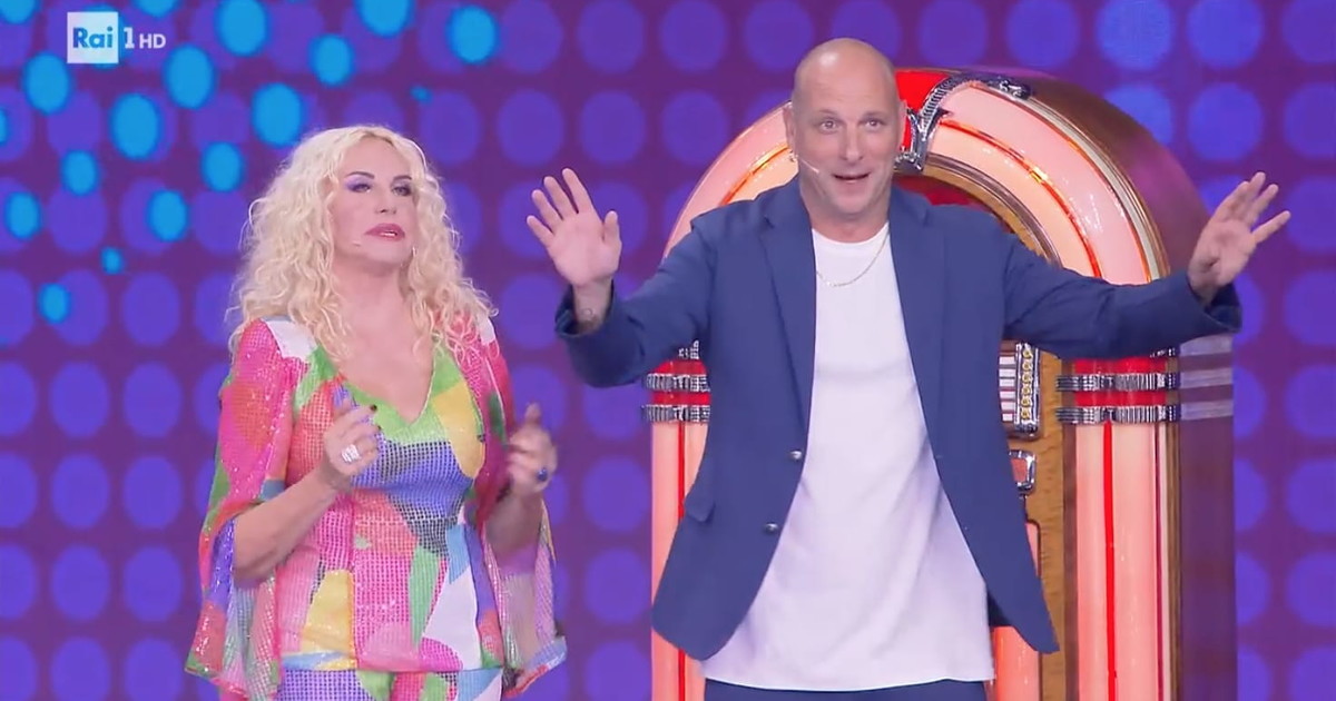 Clerici e Clementino battono la serie Tradimento. Ottimo risultato per Quarto Grado Clerici e Clementino battono la serie Tradimento. Ottimo risultato per Quarto Grado