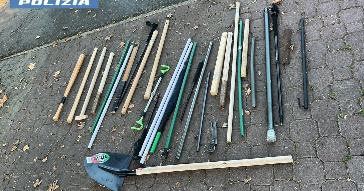 derby della capitale a piazza mancini nascoste mazze in legno ed aste in plastica munite di viti e lame