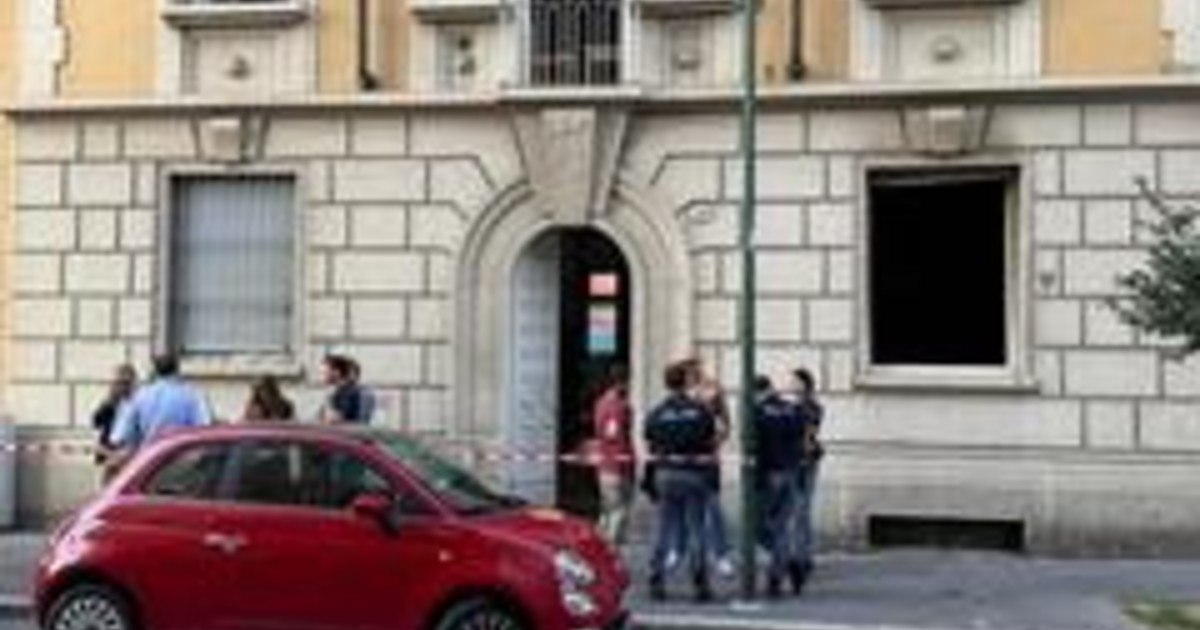 Sesto San Giovanni, accoltellato trenta volte e bruciato in casa per un video hot Sesto San Giovanni, accoltellato trenta volte e bruciato in casa per un video hot
