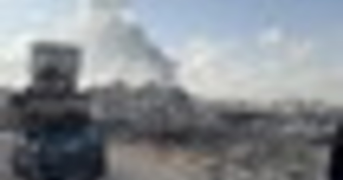 I palestinesi in fuga da Gaza sotto le bombe israeliane