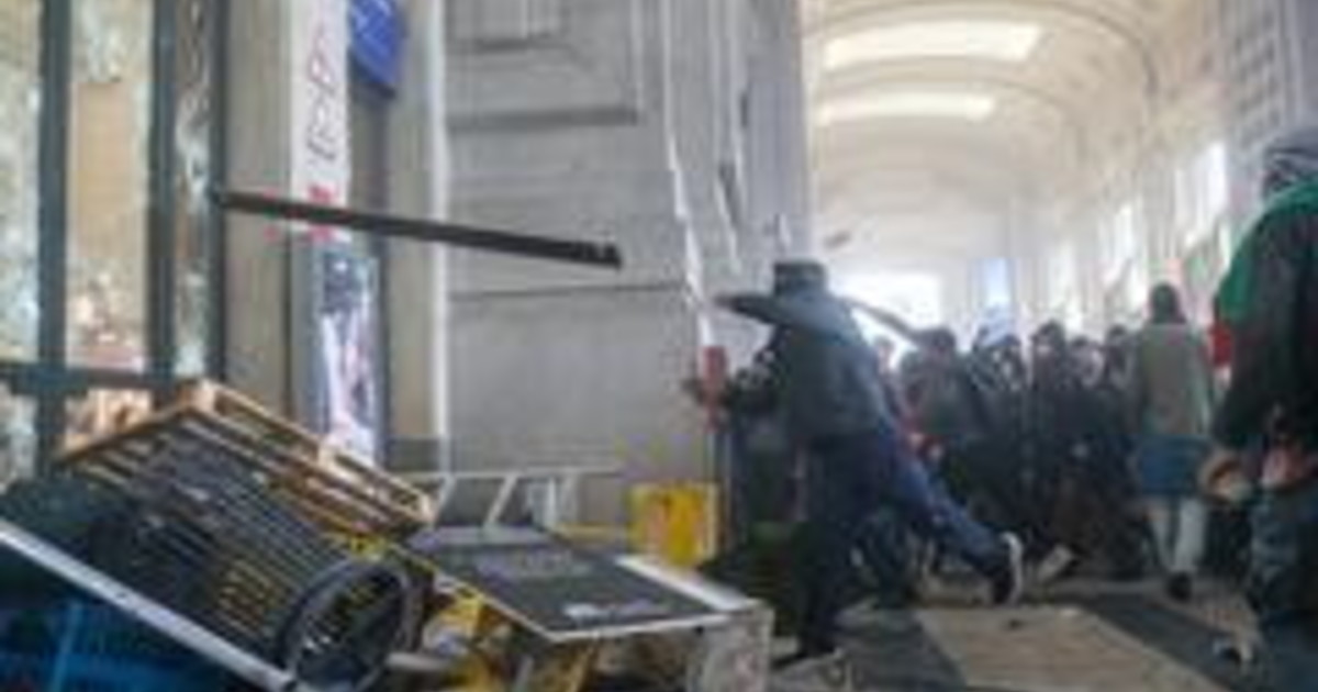 Manifestazioni Pro Pal, disagi e treni bloccati alle stazioni ferroviarie di Milano, Lucca e Reggio Emilia