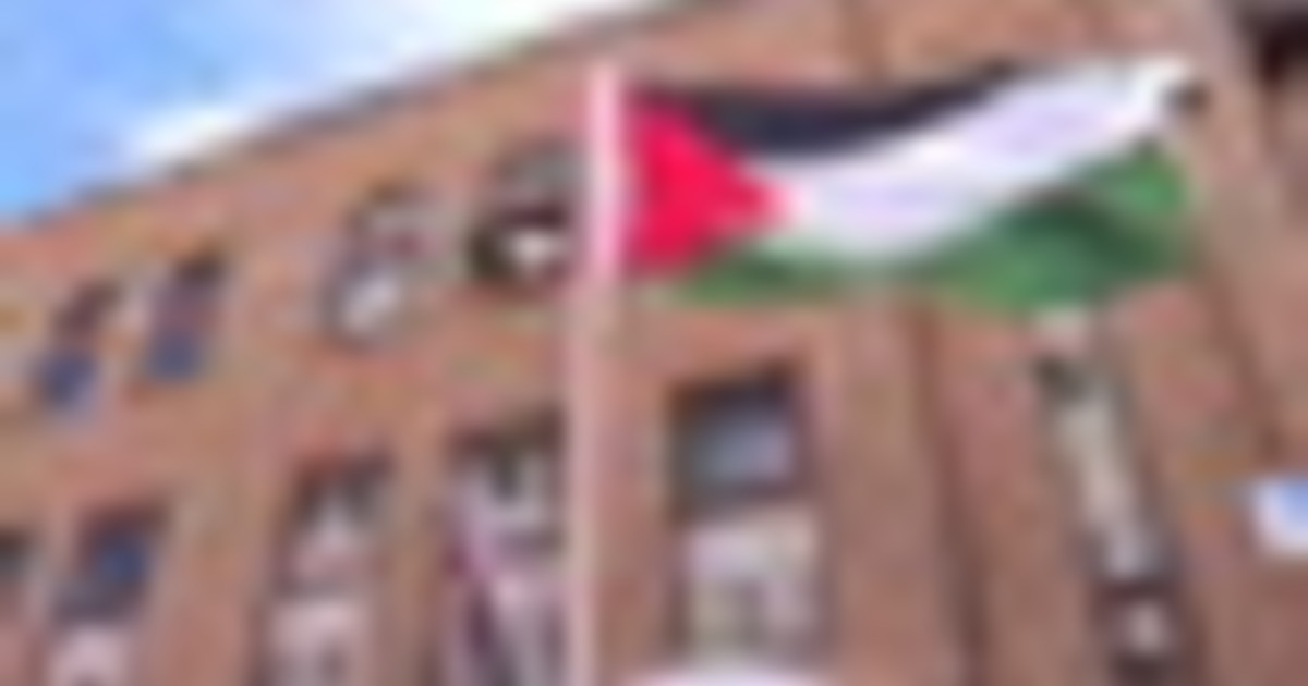 Missione di Palestina a Londra è diventata ambasciata, con bandiera