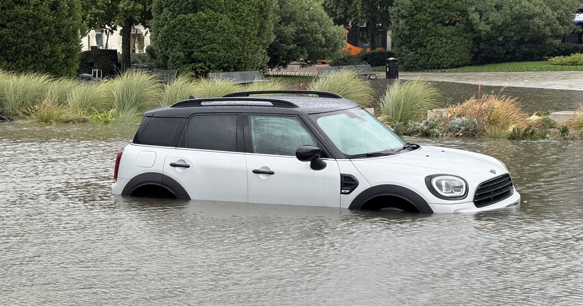Incubo per i nubifragi al Nord. Esonda il Seveso, dispersa una donna nell Incubo per i nubifragi al Nord. Esonda il Seveso, dispersa una donna nell