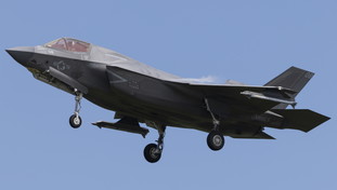 La Russia continua a provocare la Nato: jet in volo per respingere i mig sopra Danimarca e Alaska